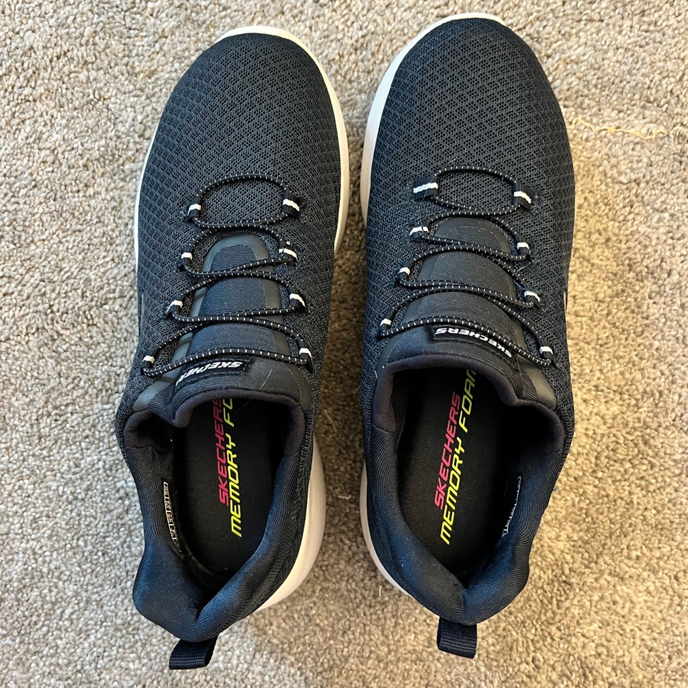Sketchers Size 7 Memory Foam Sneakers